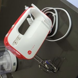 Compact hand mixer with built-in storage